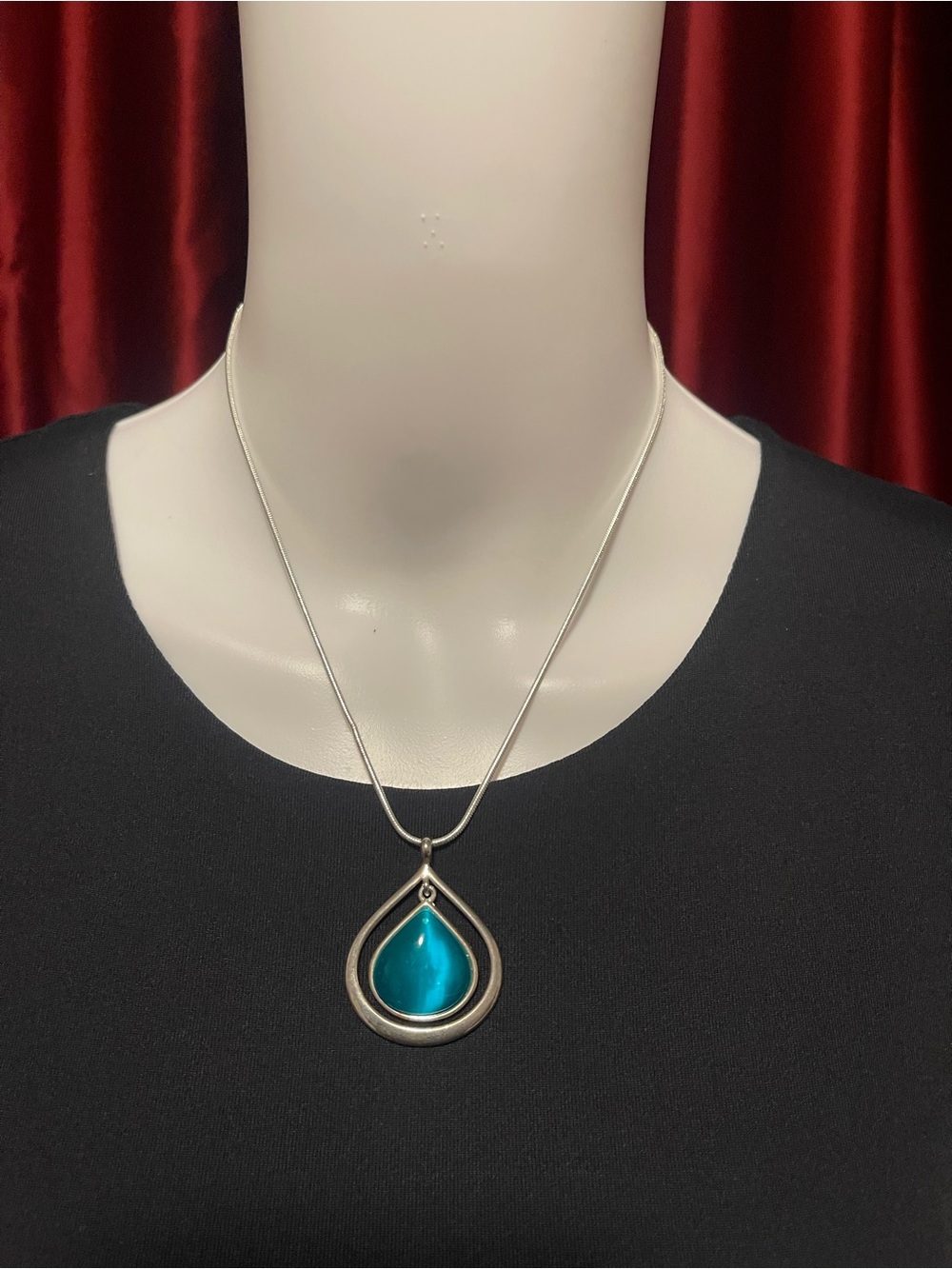 Teardrop Blue Pendant Necklace - Silver Tone